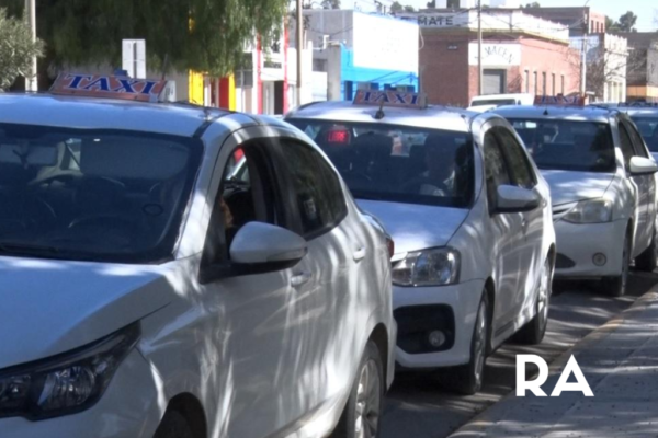 La aplicación para pedir taxis llega a la región patagónica con más de 300 unidades conectadas, disponibles y con opción de pago digital.