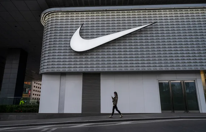 Nike espera nuevas caídas de ingresos tras un cuarto trimestre "lento"