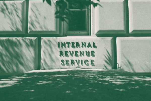 El IRS reactivado afirma haber recaudado mil millones de dólares en impuestos atrasados ​​de los contribuyentes ricos