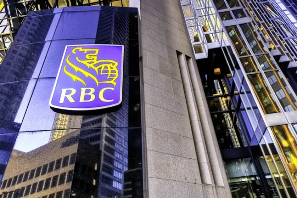 El ex director financiero de RBC demanda al banco por 35,6 millones de dólares