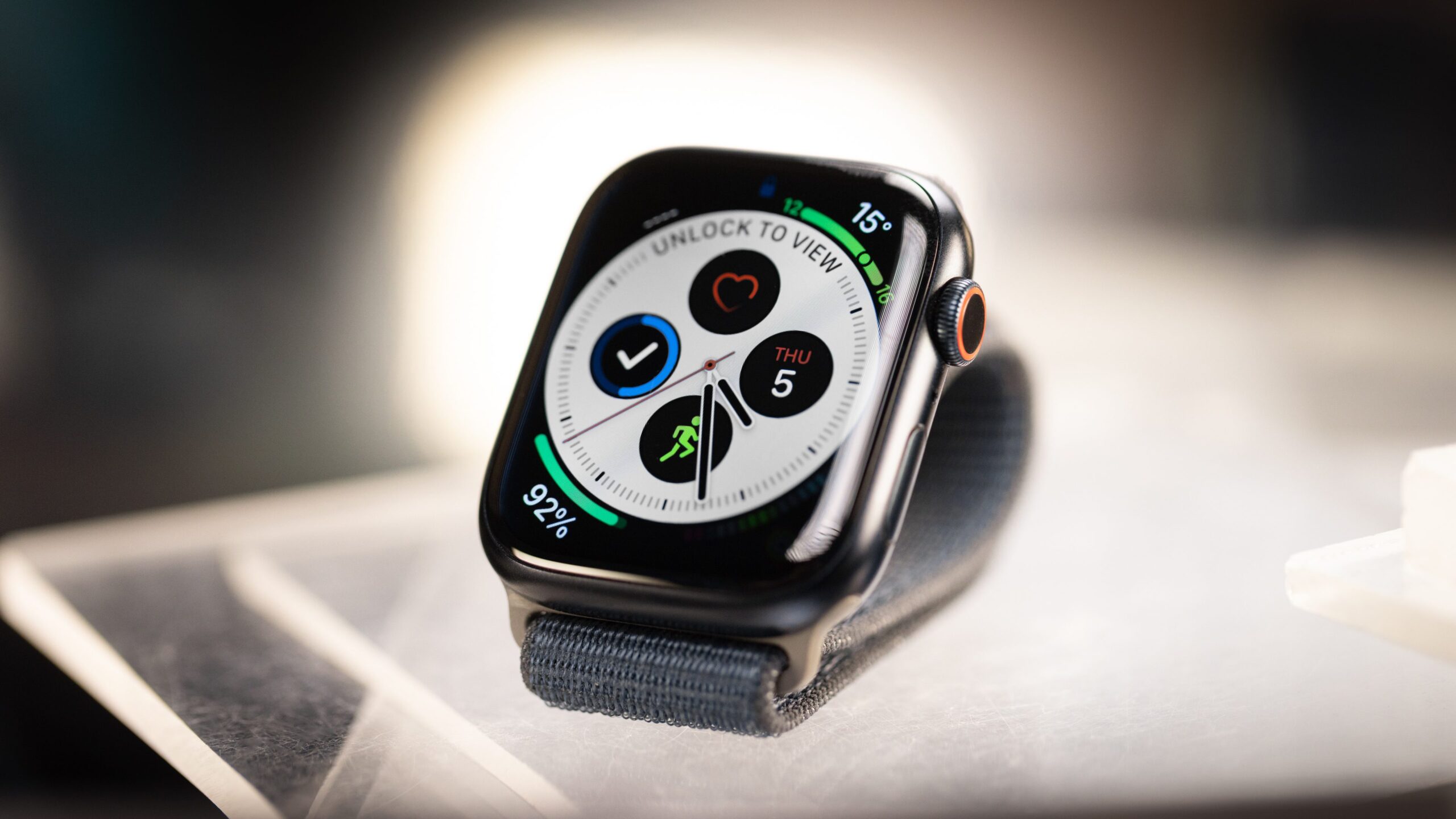 Ahorre $100 en el Apple Watch Series 9 más robusto