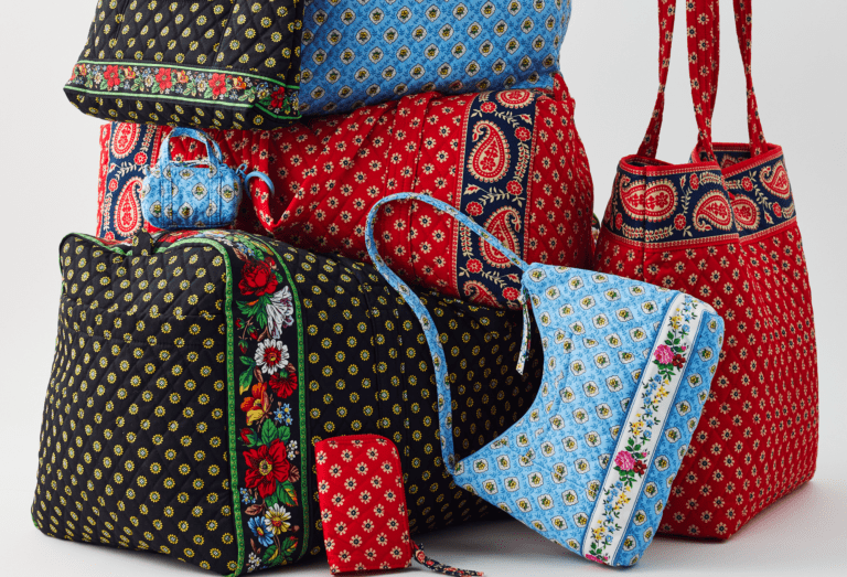 Vera Bradley busca atraer a los nuevos fanáticos de la Generación Z con la colaboración de Urban Outfitters