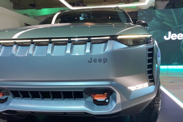 El CEO de Jeep implementa un plan de recuperación después de una caída significativa en las ventas