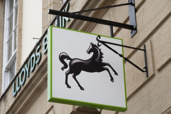 Lloyds y Cleareye lanzan una asociación de financiación comercial centrada en la IA