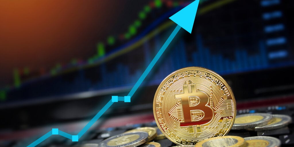 "Uptober" comienza temprano a medida que el aumento de los precios de Bitcoin explota las posiciones cortas