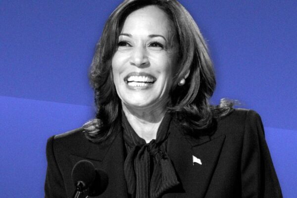 Cómo Kamala Harris utiliza el efecto espejo, la ventaja de la sonrisa y otras estrategias de liderazgo de alto nivel