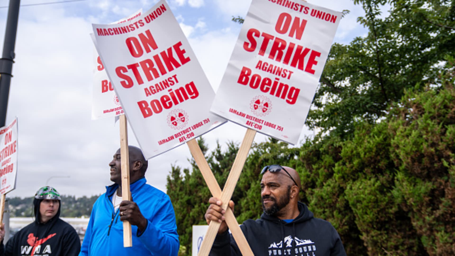 La huelga en la fábrica de Boeing supera el hito de un mes a medida que aumenta la presión sobre el director ejecutivo