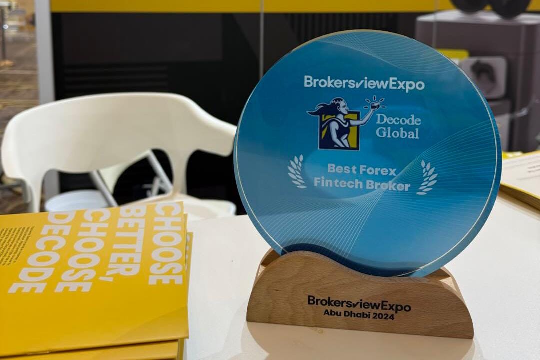 Decode Global recibe el premio al mejor corredor de tecnología financiera de Forex en BrokersView Abu Dhabi Expo