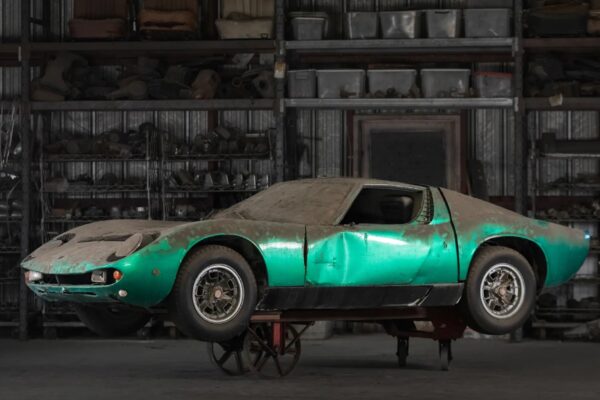 3 Lamborghini Miura ultra raros descubiertos en un legendario depósito de chatarra