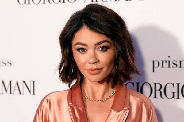 Sarah Hyland explica por qué la violencia doméstica toca una fibra sensible