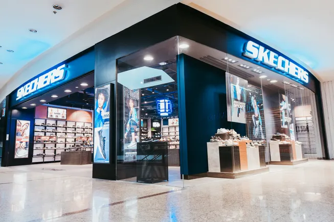 La demanda de los consumidores y los embajadores estrella son clave para el crecimiento "récord" de Skechers en el tercer trimestre de 2.400 millones de dólares