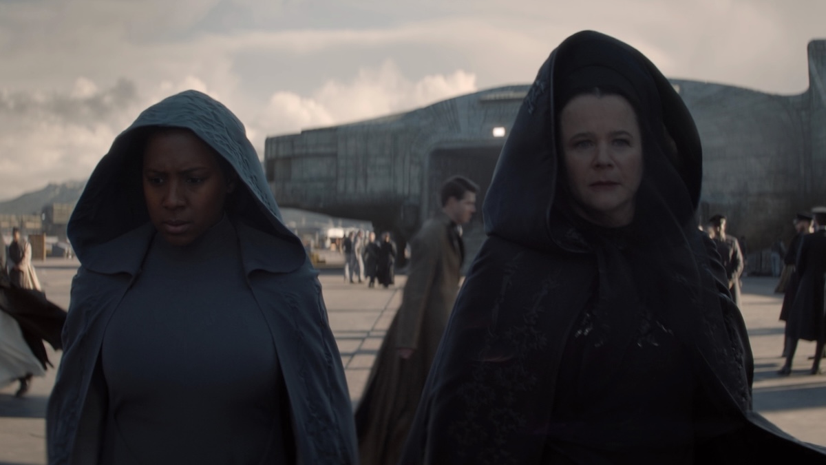 Sister Theodosia (Jade Anouka) and Valya Harkonnen (Emily Watson)