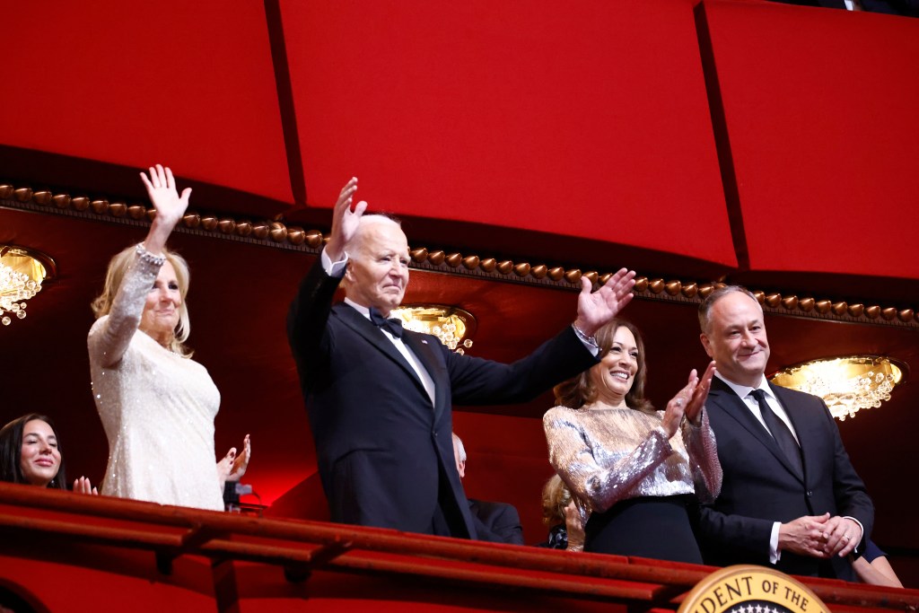 Kennedy Center Honors presenta homenajes a Francis Ford Coppola, The Grateful Dead y Bonnie Raitt, y una despedida a Joe Biden