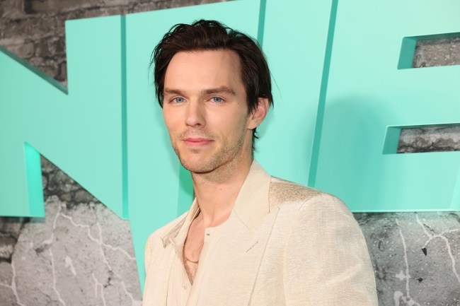 Nicholas Hoult tiene la prótesis de pene “Nosferatu”