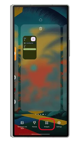 Una pantalla de teléfono inteligente que muestra un widget de búsqueda de Google con opciones de pared, temas y widgets.