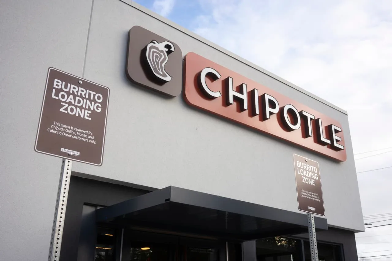 Las ventas de Chipotle fueron "volátiles". ¿Pueden los nuevos elementos del menú, las actualizaciones de la cocina y la IA suave las cosas?