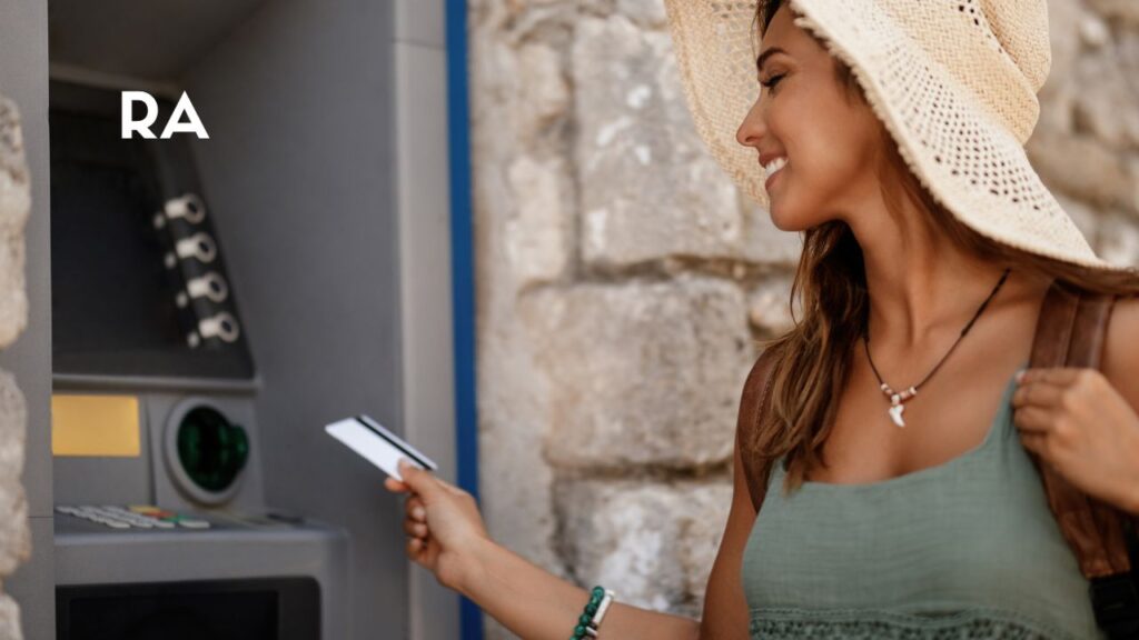 El auge de pagos digitales expone los riesgos de usar tarjetas físicas al viajar y muestra alternativas más seguras y tecnológicas.